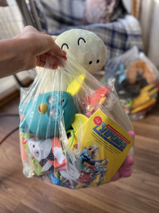 Іграшки, машинки, фігурки