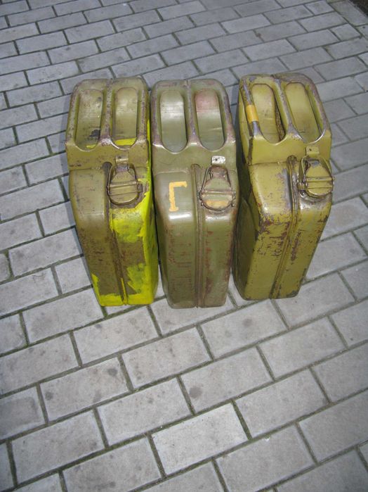 канистры железные 20л.