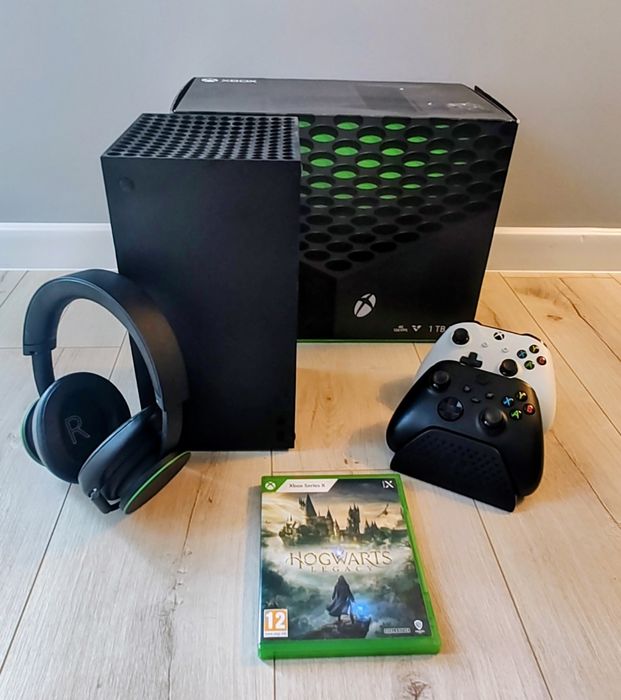 Xbox series X 1TB + 2 pady + słuchawki + Hogwarts Legacy