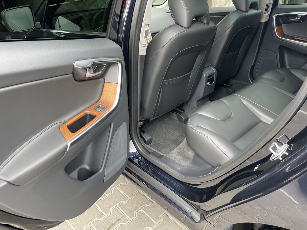 Вольво ХС60 Volvo XC60 Т5 AWD