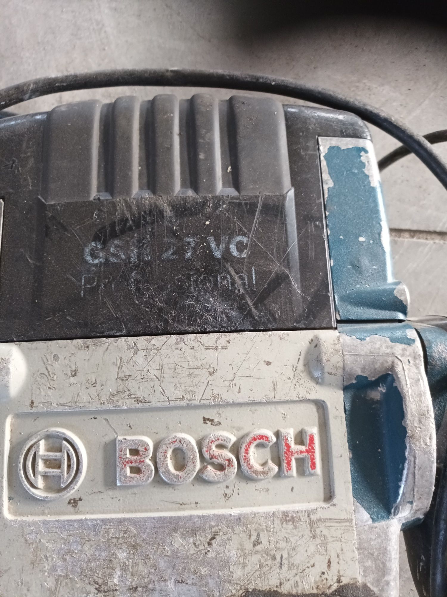 Młot wyburzeniowy Bosch GSH 27VC