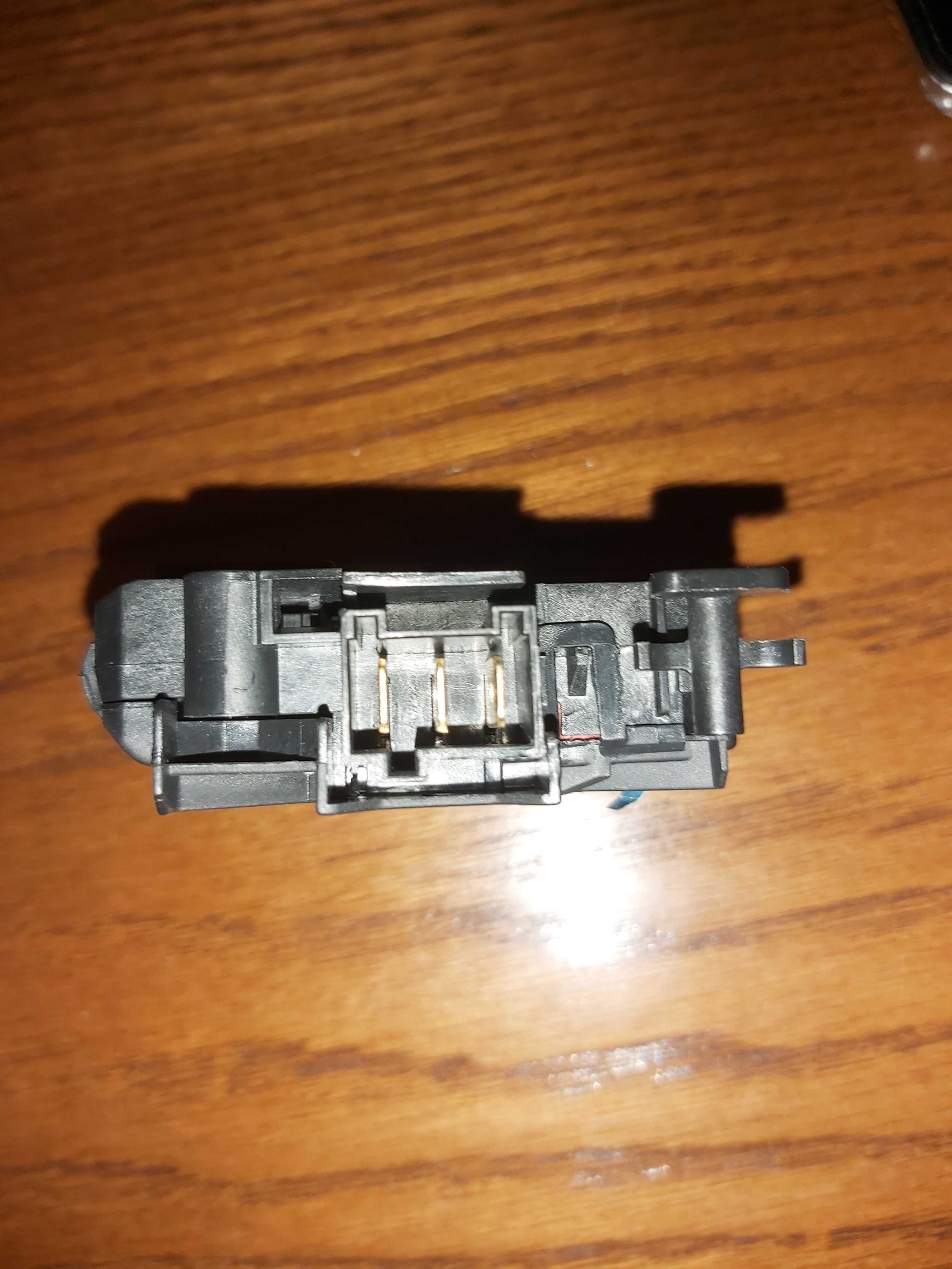 Blokada drzwi pralko- suszarki SAMSUNG - model WD80K5A0OW -oryginalna