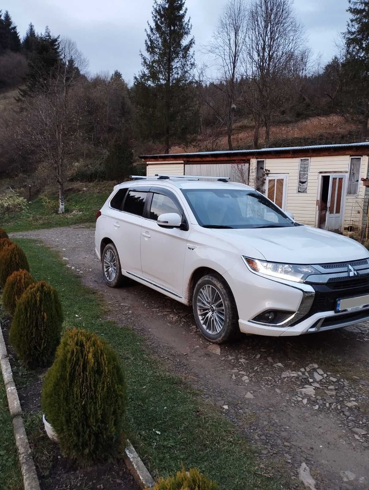 Новые аэроперекладины D3 - GX5 на рейлинги на Mitsubishi Outlander