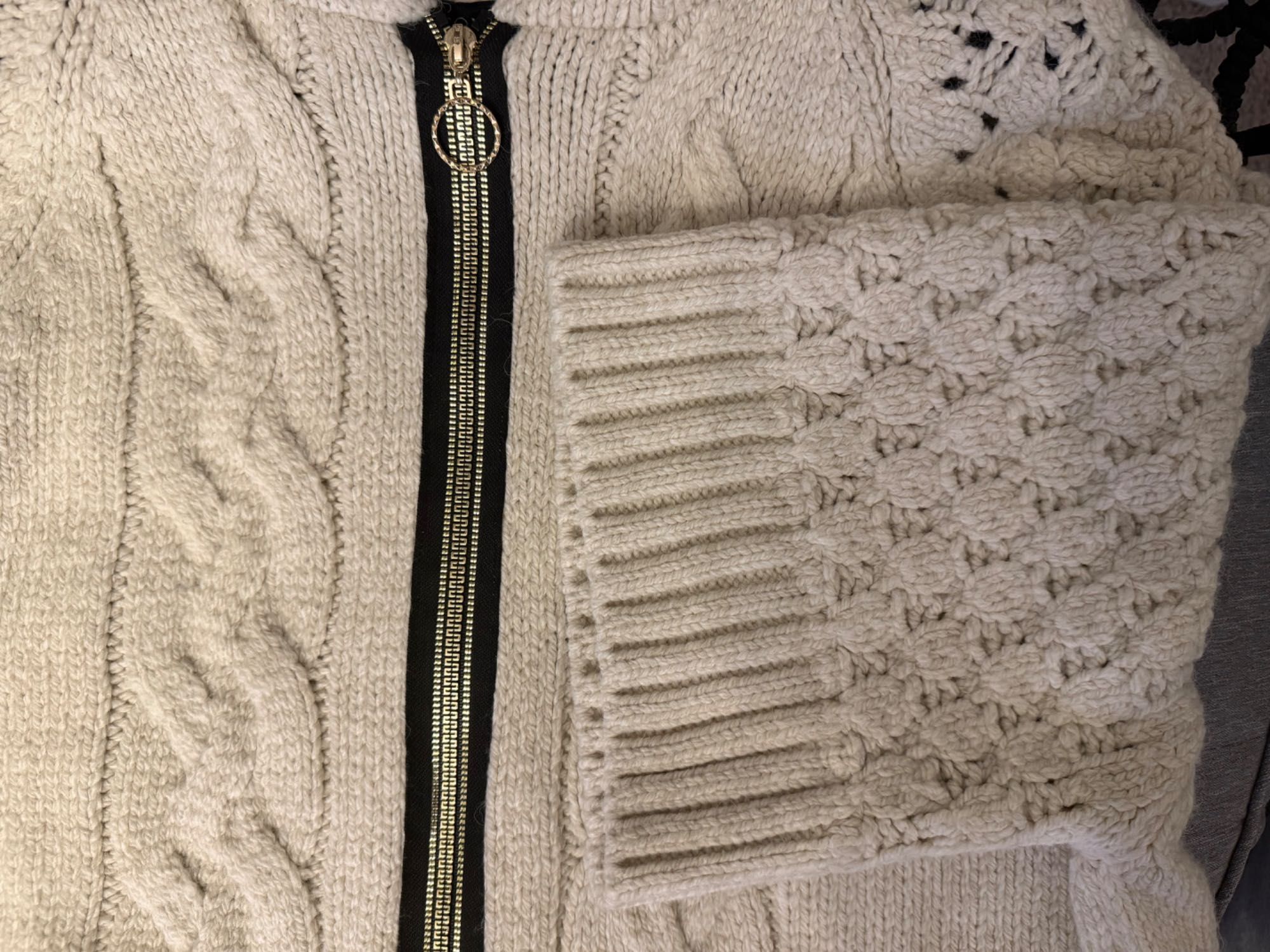 Sweter Cocomore beż rozmiar Uni