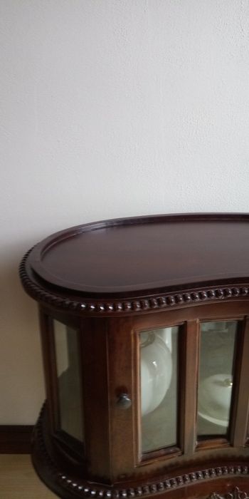 Barek nerka z mahoniu