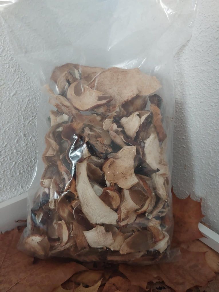 Grzyby i miody na sprzedarz