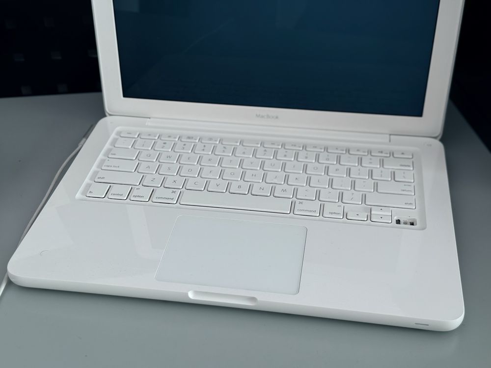 Apple MacBook 13” Mid 2010 Biały Kultowy Model w BDB Stanie iPhone Pro