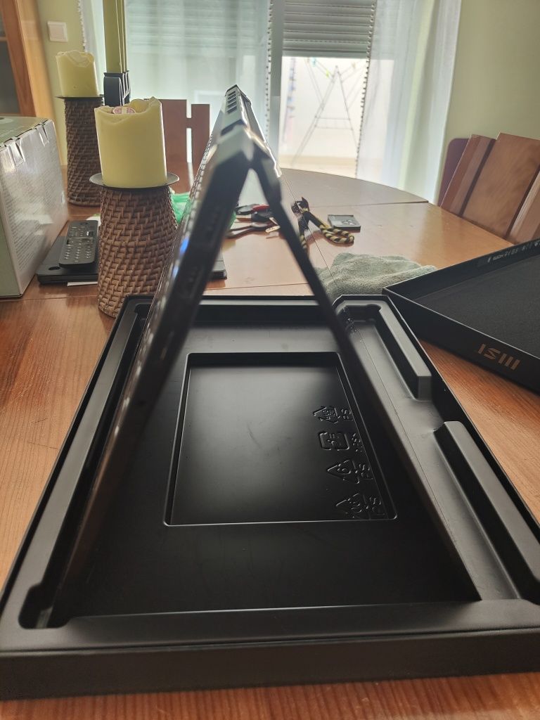 MSI summit e16 flip a12uct,