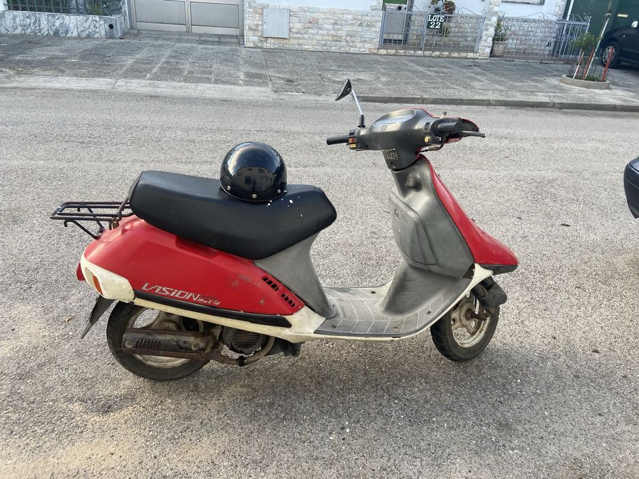 Honda visione vermelha