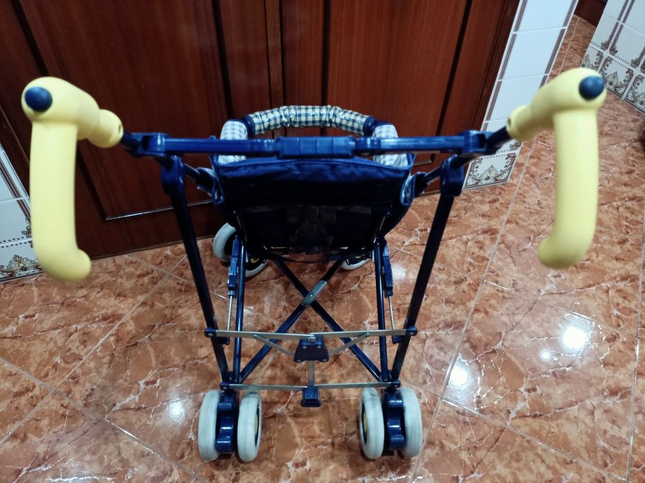 Carrinho para bebé criança carro casa quarto apartamento vivenda.