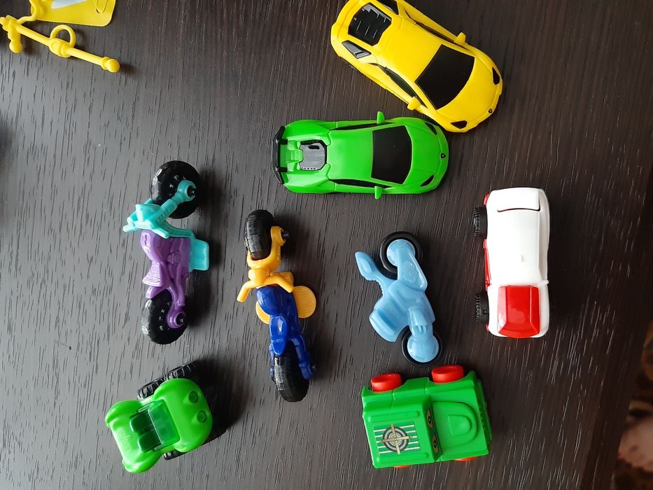 Машанки киндер іграшки