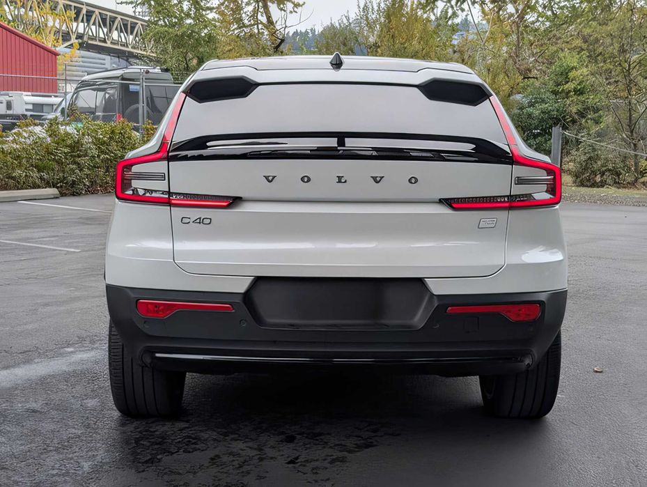 Volvo C40      2023