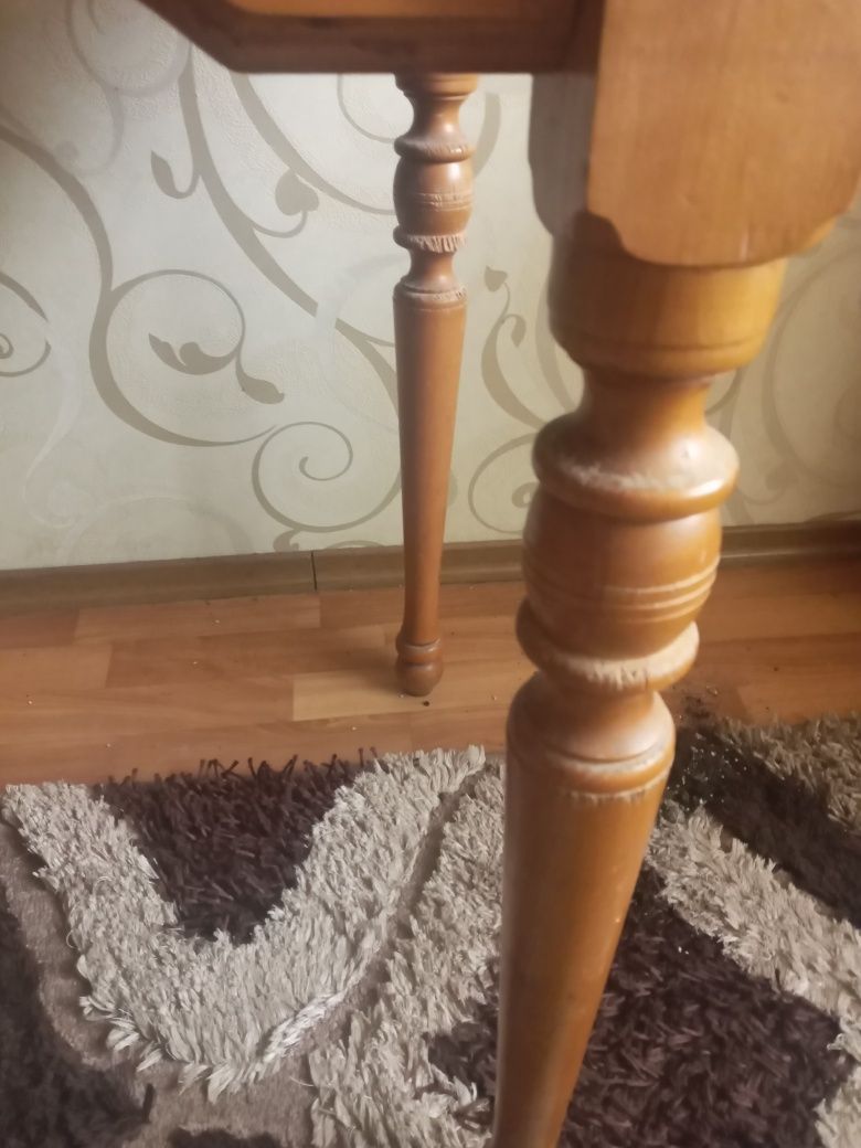 Продам кухоный стол.