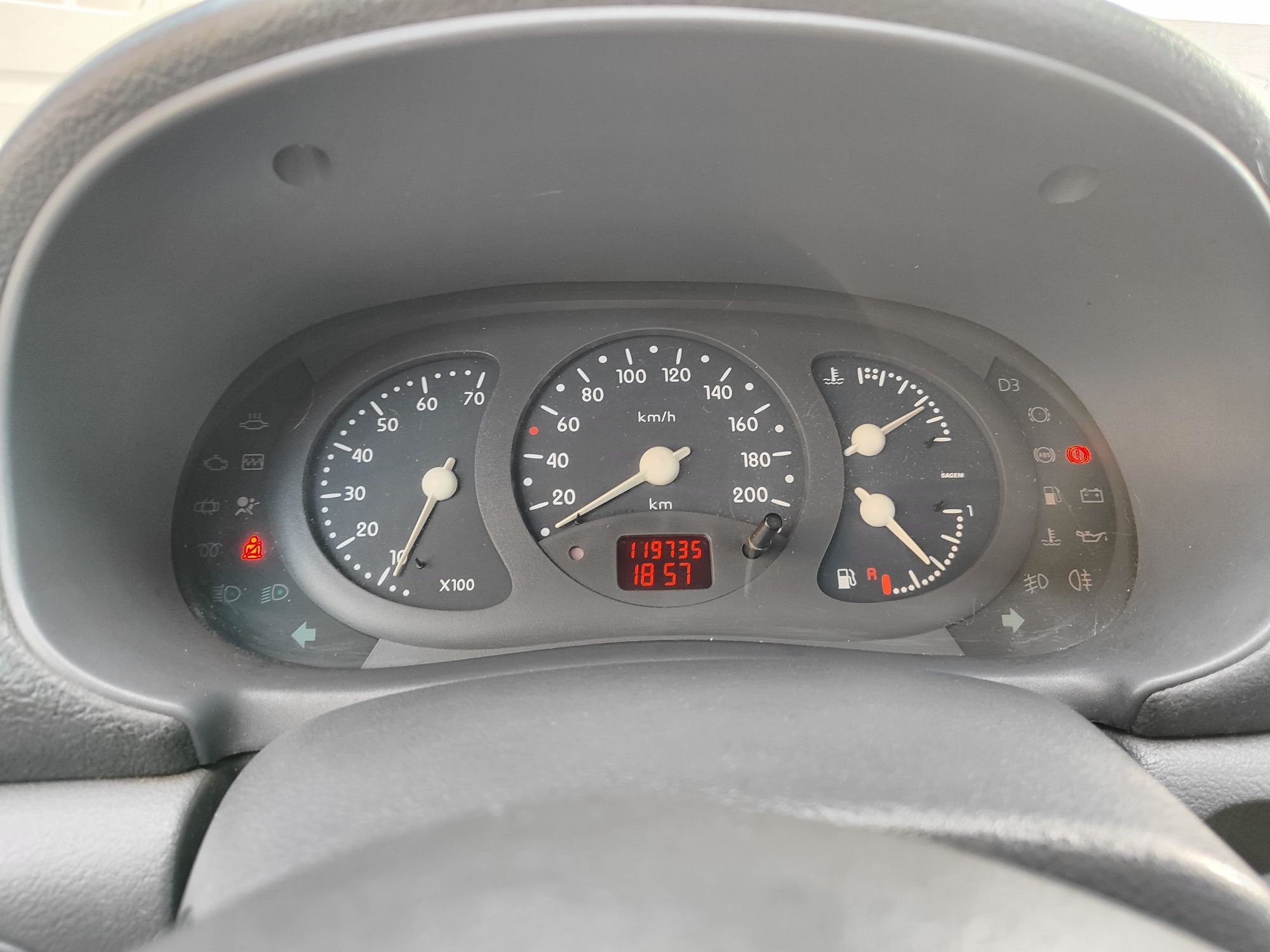 Renault clio 1.2 com apenas 119 mil km