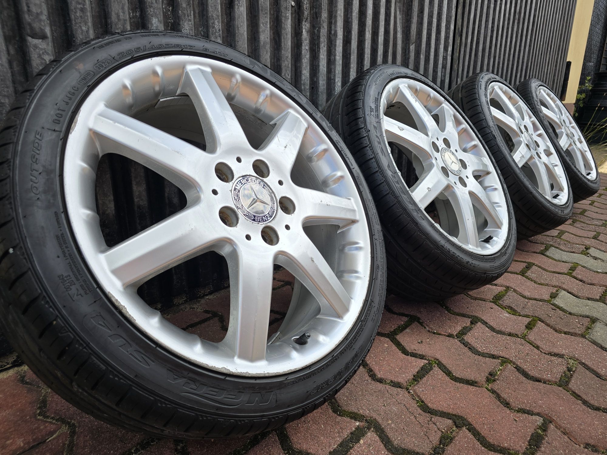 Felgi z oponami 205/40R17 Mercedes A klasa w168 5x112 Vaneo W190 W124