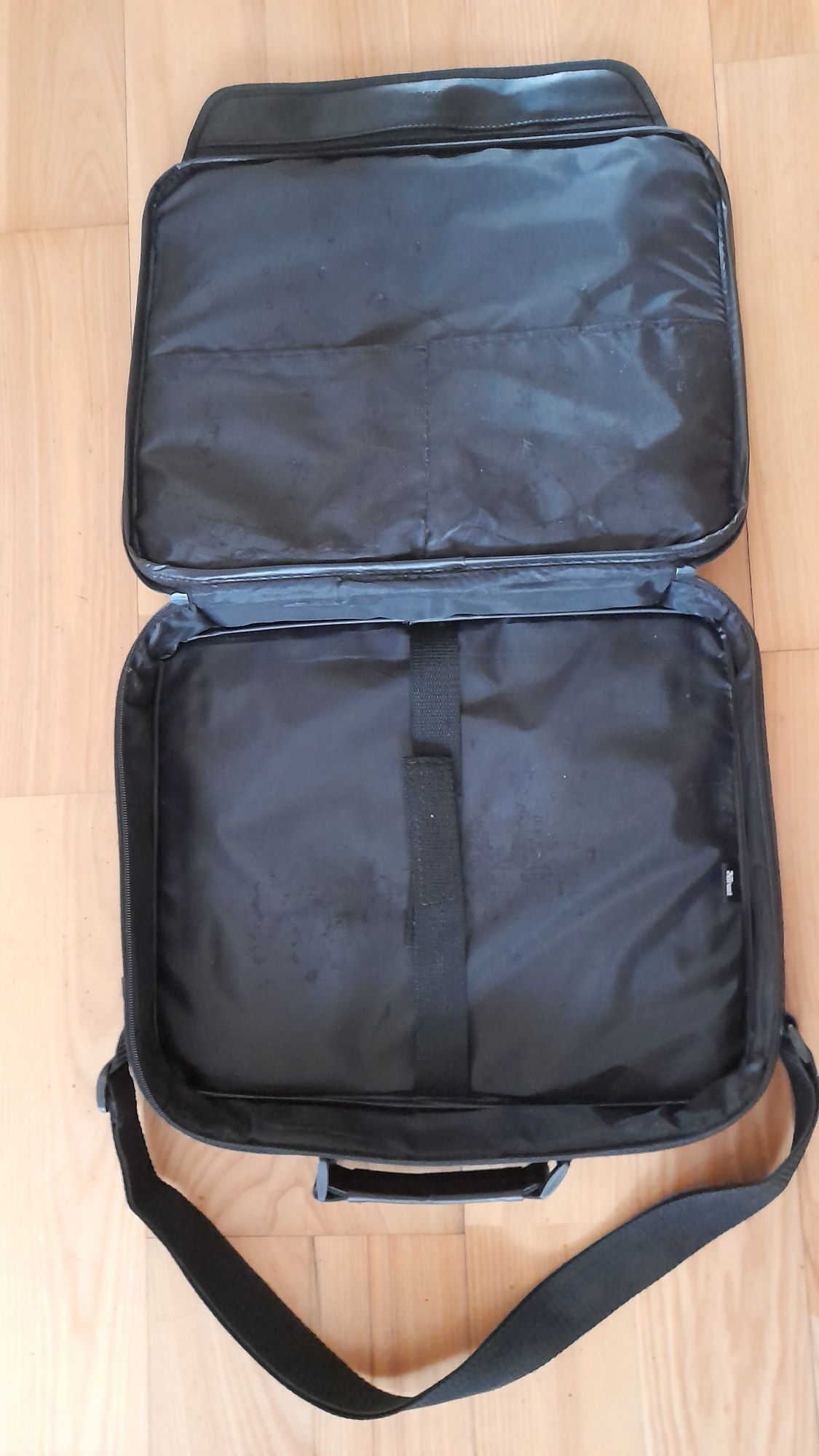 Torba czarna na laptopa dl 44x33x7