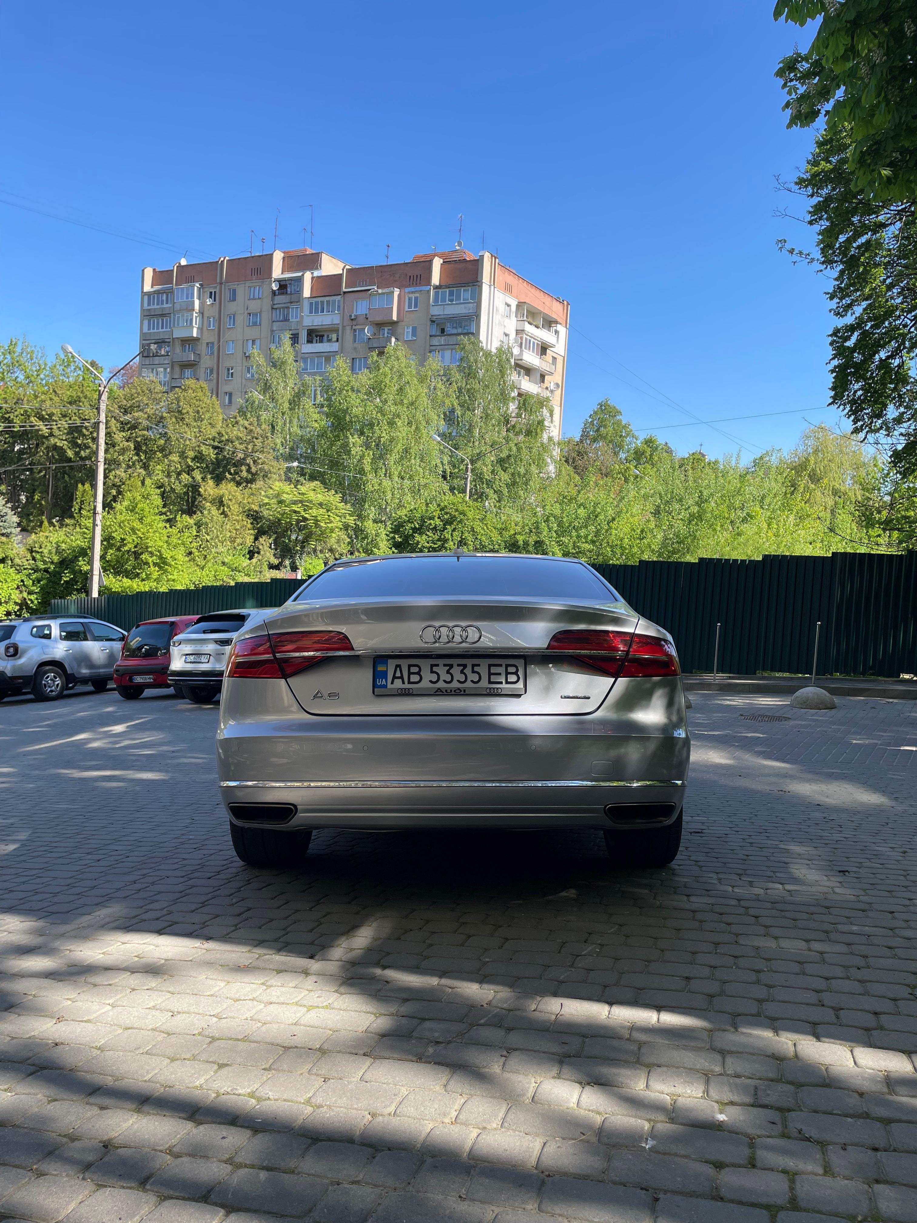 продаю Audi a8 2015 року в короткій базі