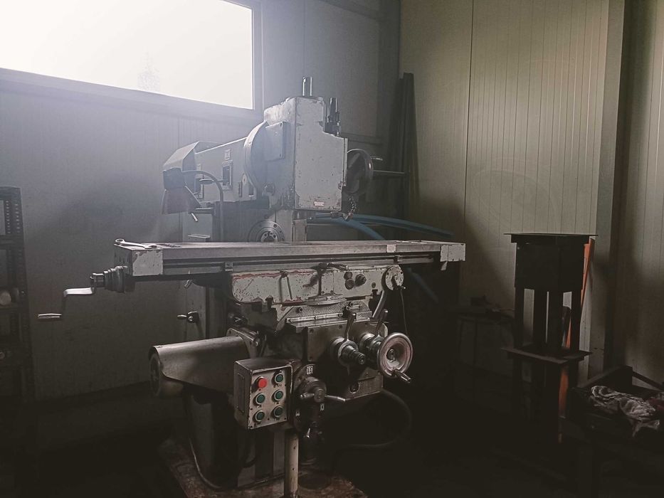 Frezarka  uniwersalna Jarocin Fwd 32