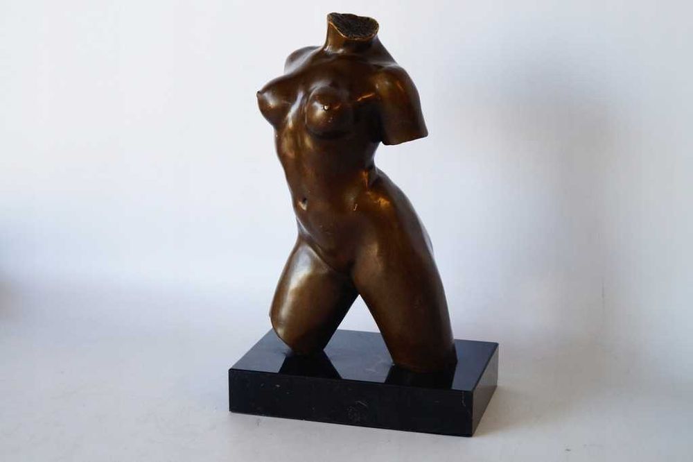 KOBIETA figura z brązu bez rąk rzeźba nowoczesna 1