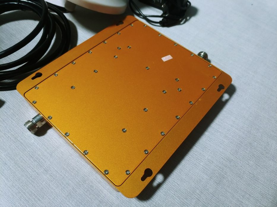 Підсилювач 3G/4G інтернету та зв'язку тридіапазонний  300-400 кв. м.