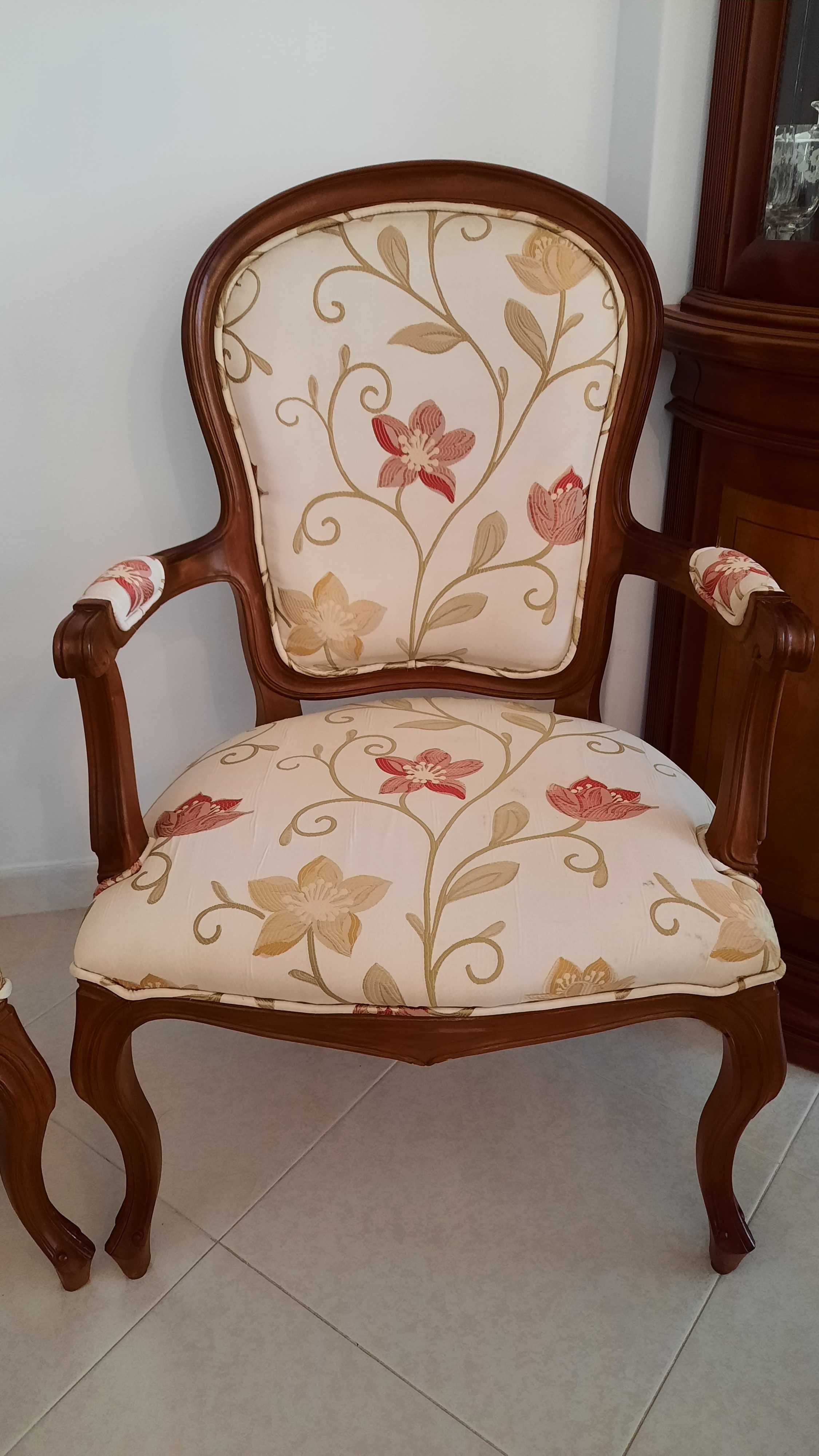 Conjunto de 2 Bergeres em Cerejeira, Cortinados e Caminho de Mesa
