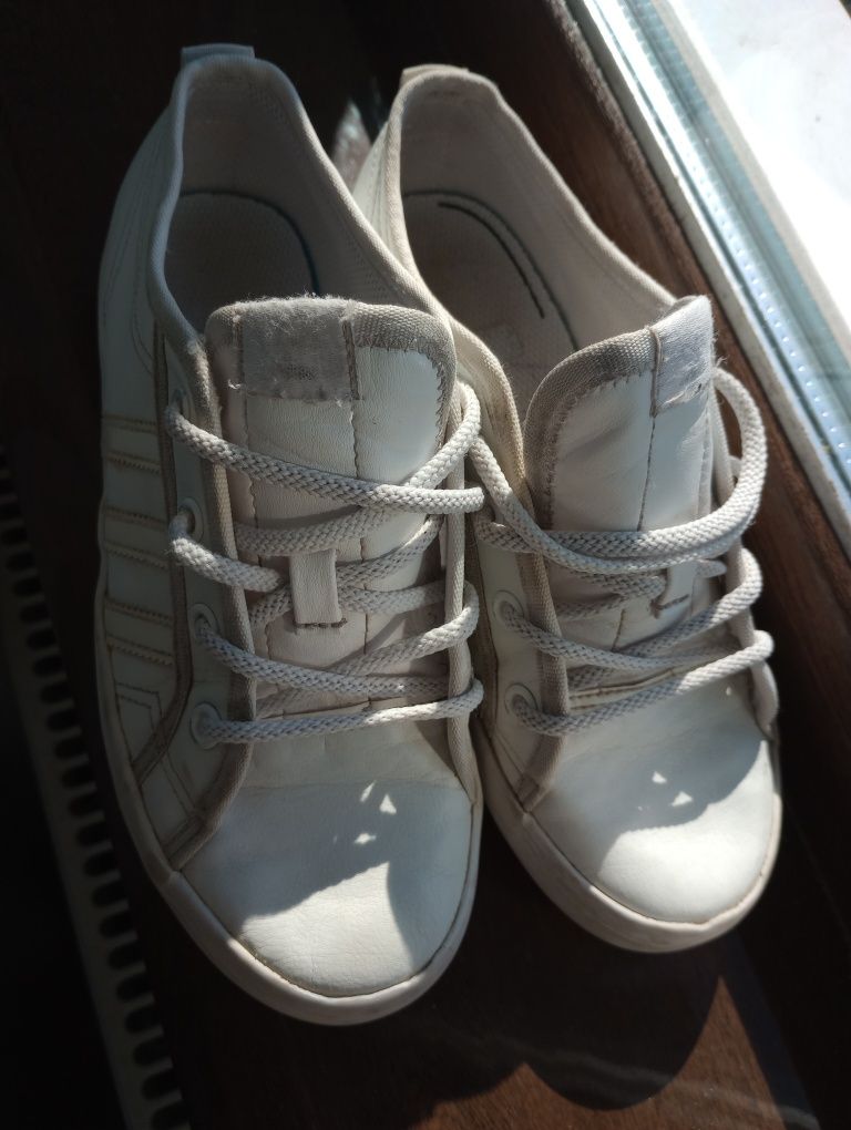 Кожаные кроссовки Adidas 35