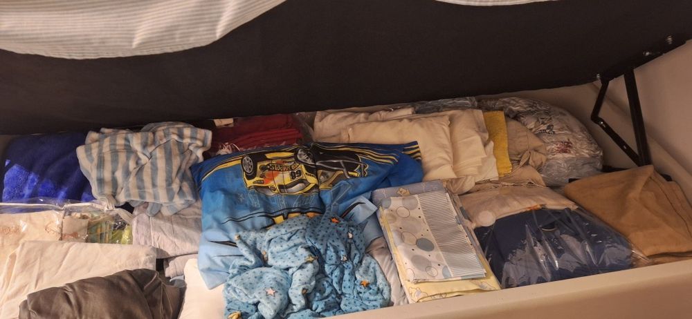 Vendo 2 Sommier com colchões