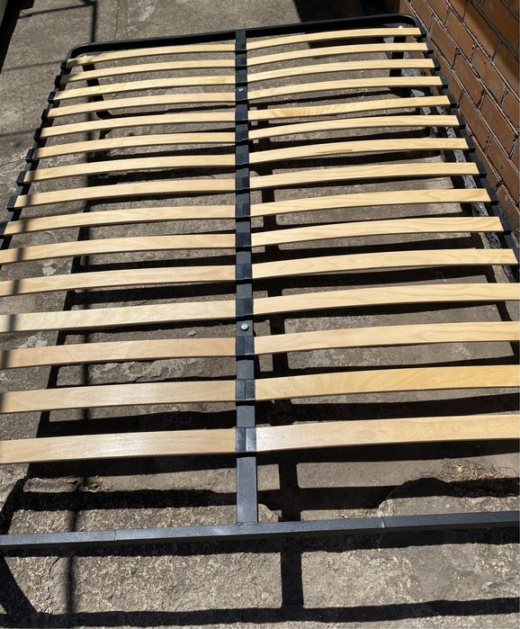 Ліжко 200х140 в доброму стані.