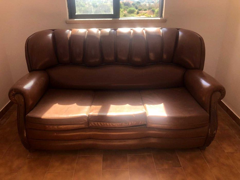 Sofá-cama em pele