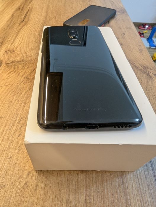 Продам OnePlus 6 8/128