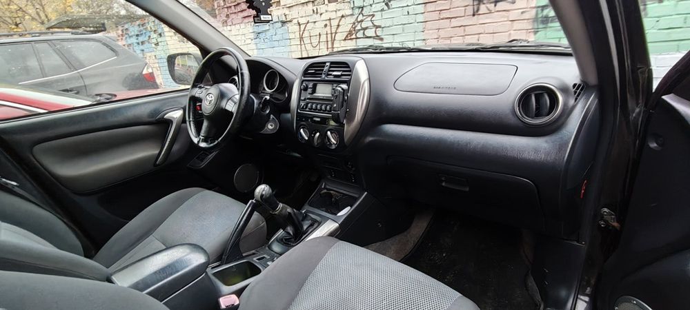 Тойота Рав4 2005 рік 2 літра дизель механіка повний привід