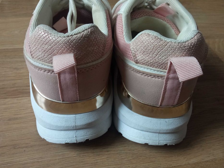 Buty sportowe damskie