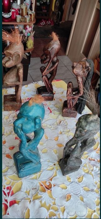 Pięć figurek afrykańskich
Lekkie drewno