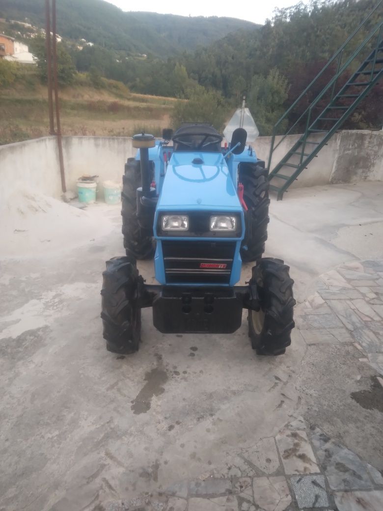 Trator Hinomoto 25cv