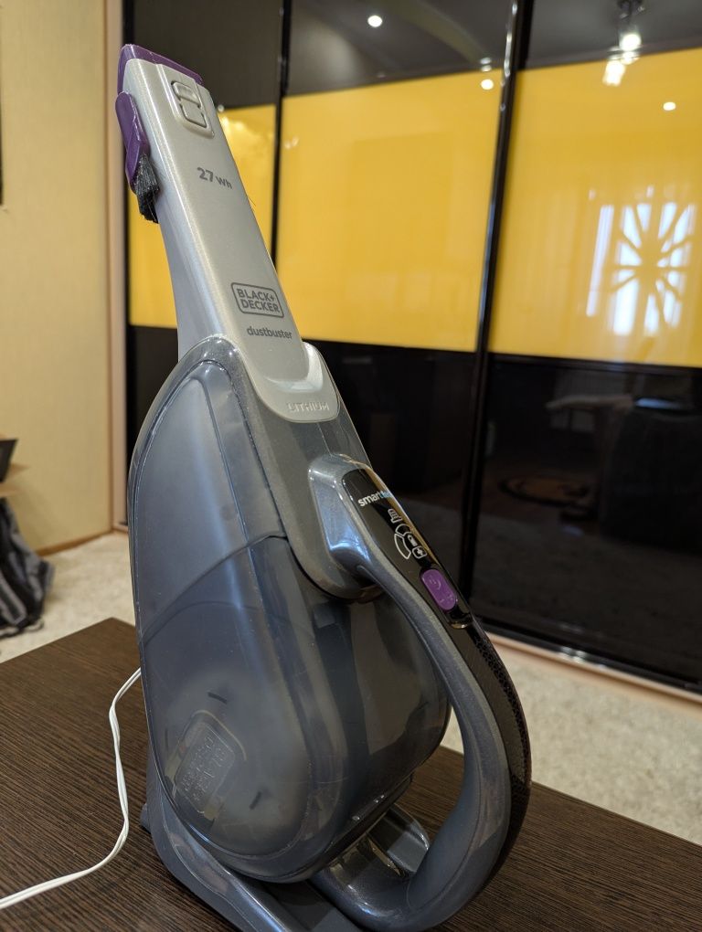 Пилосос акумуляторний ручний black decker (DVJ325BFS) (не працює)