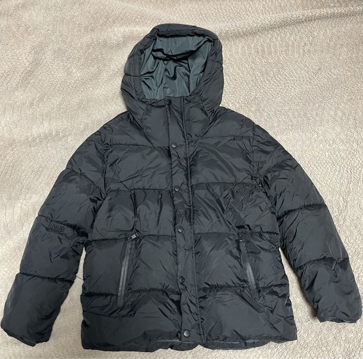 Зимой пуховик Zara
