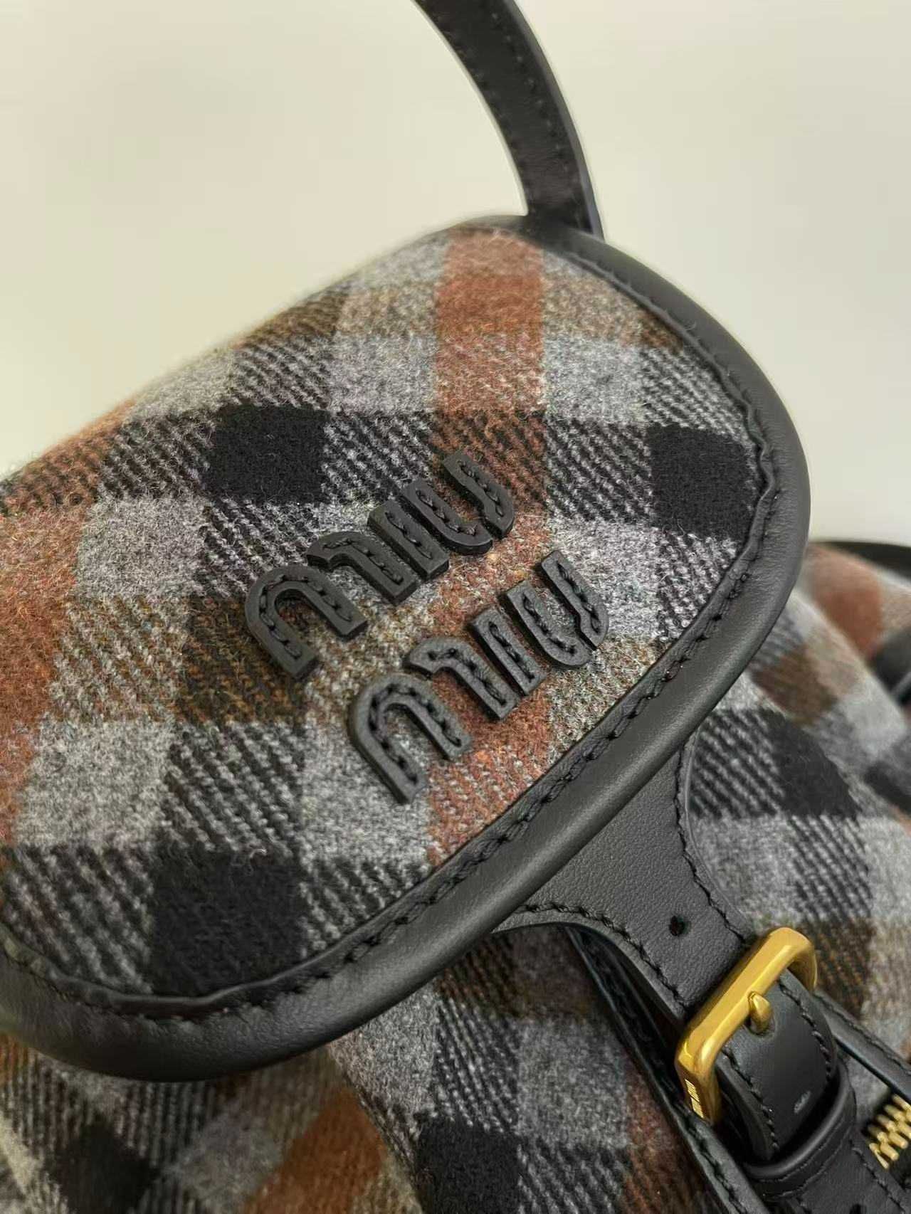 Mochila MIU MIU - Cinza Pedra