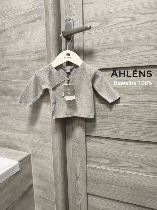 Nowy sweter sweterek wyprawka jesień zima modny hit Ahlens poszukiwany