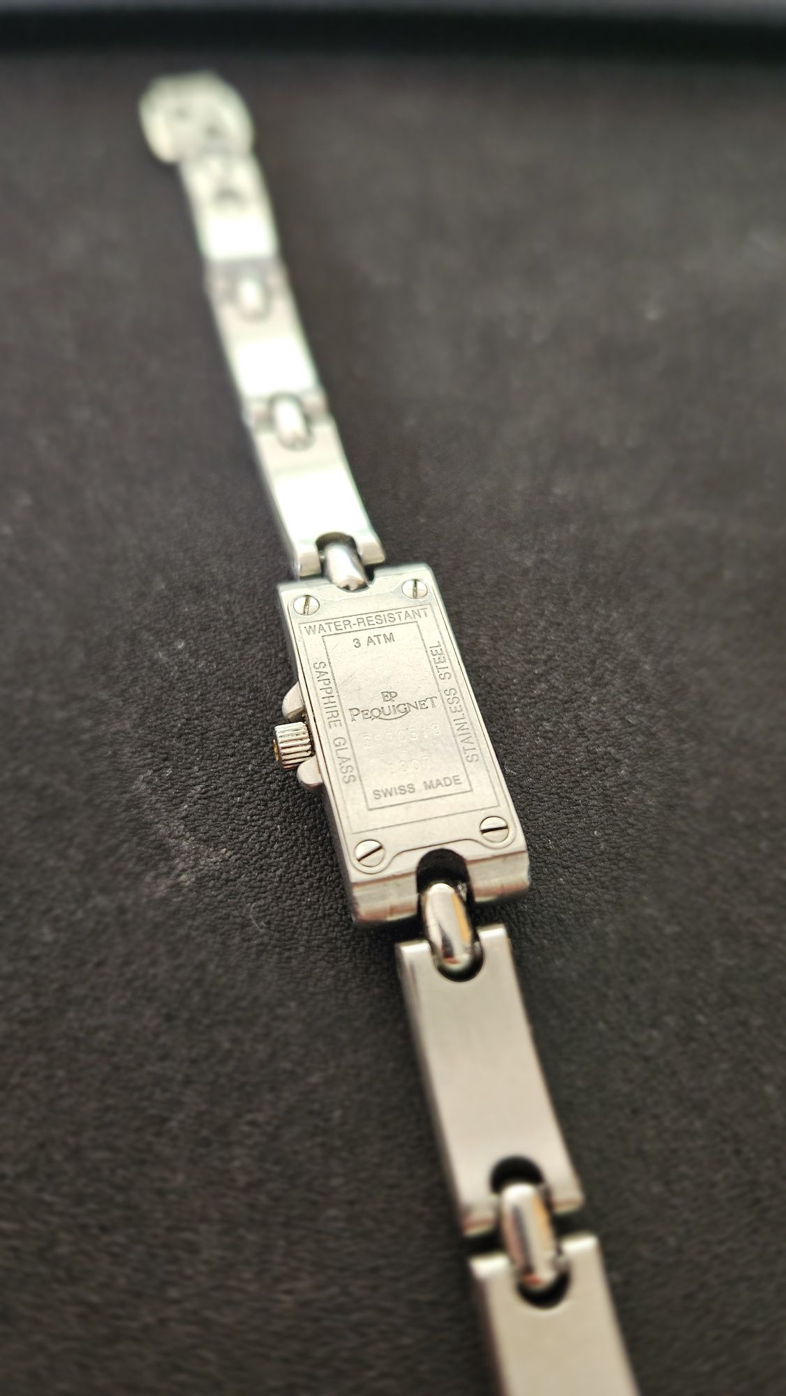 Zegarek damski szwajcarski Pequignet 1501 Petite Tank 14k Gold