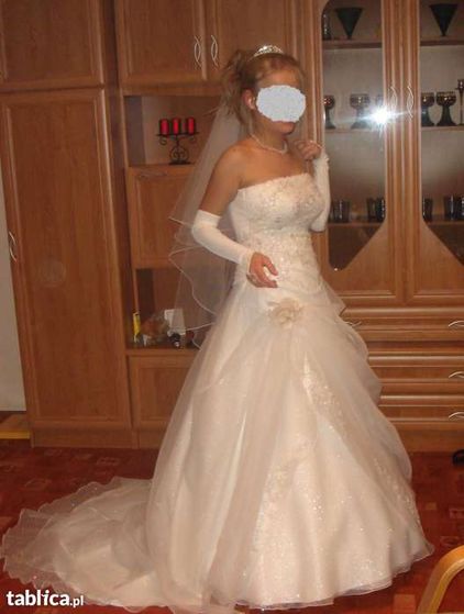 suknia ślubna z kryształkami swarovskiego