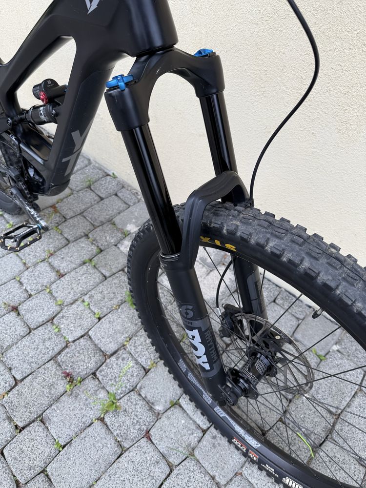 YT Capra Comp 27,5 - 2020 - Rozmiar L - Carbon