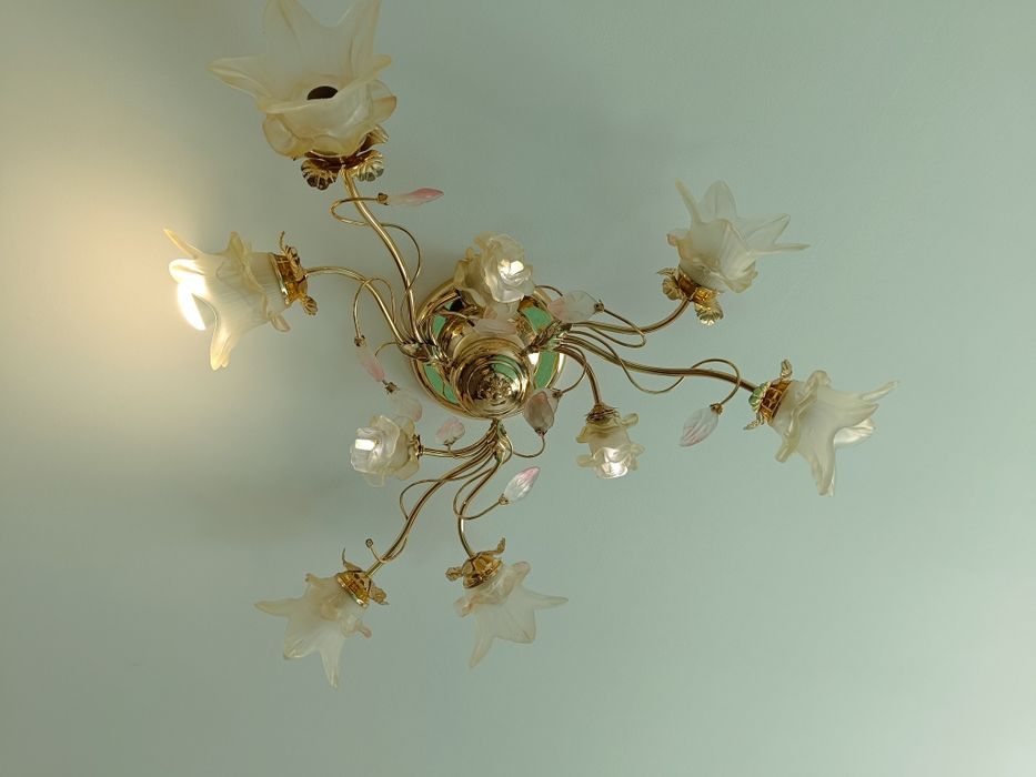 Продам люстру світильник