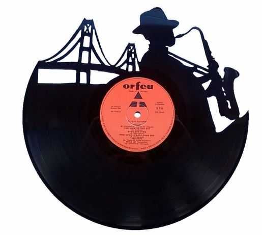 Silhueta decorativa Ponte e Sax feita com um disco de vinil LP