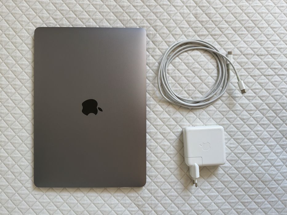 Macbook Pro - Intel i5 | 8GB Ram | 256 GB SSD
