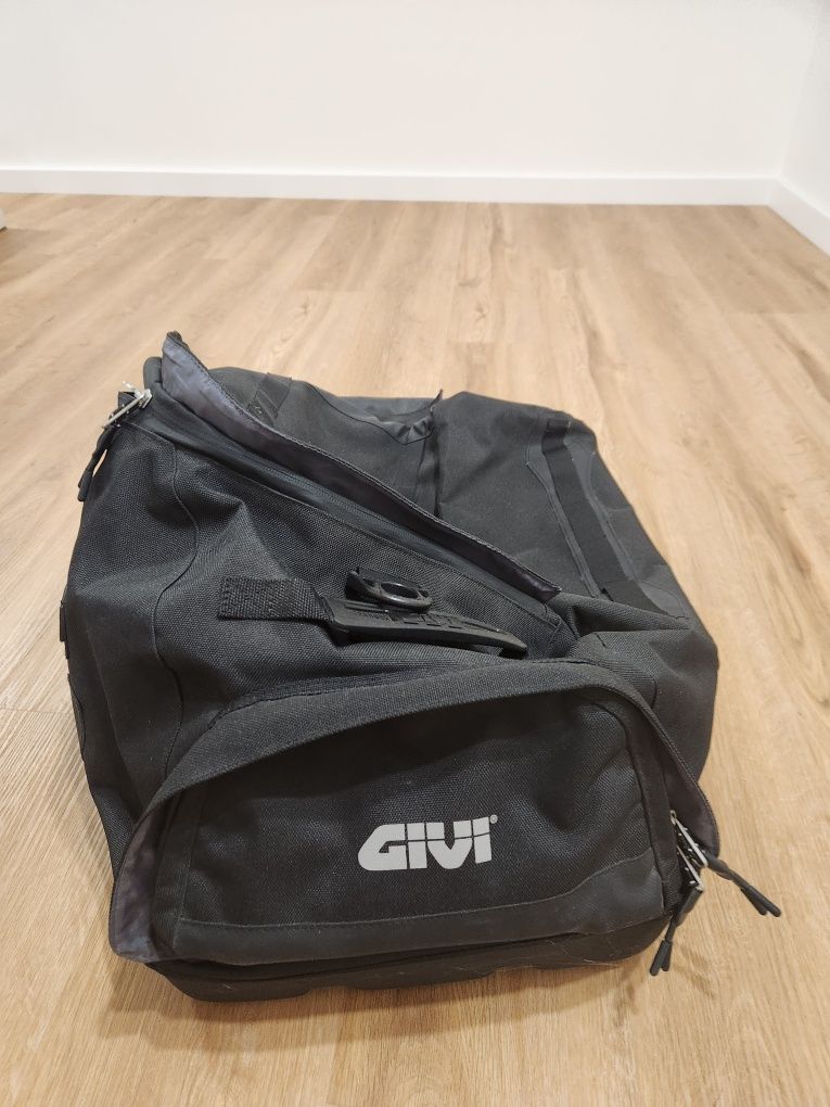 Saco Givi UT806 65L