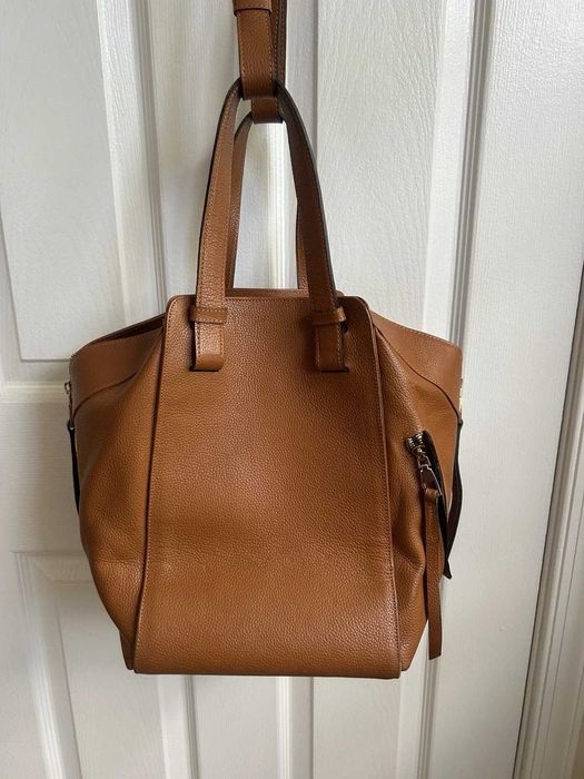 Bolsa de mão/ombro LOEWE Hammock em pele cor conhaque. Tamanho médio.