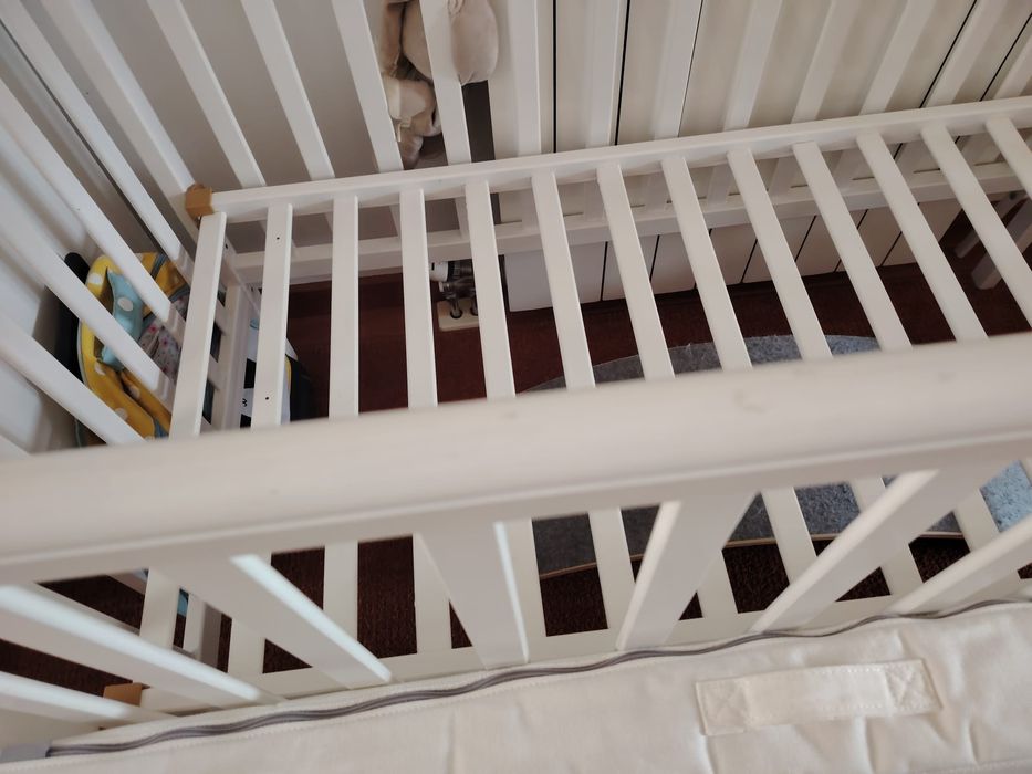 Berço/cama de grades com colchão