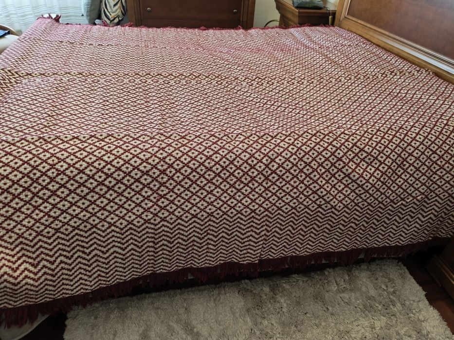 Colcha de tear feita manualmente