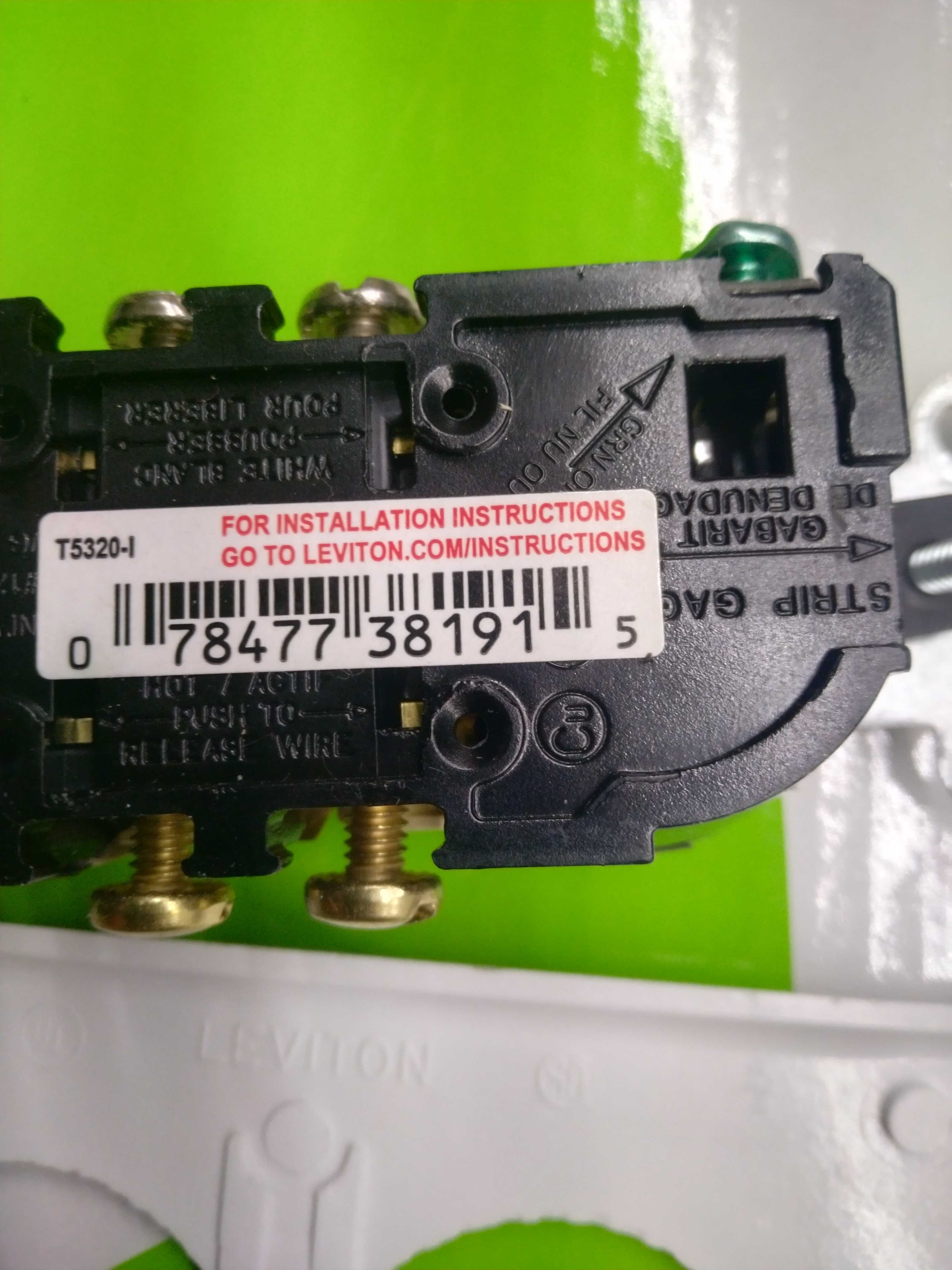 Американская розетка NEMA 5-15 Leviton 125V 15A