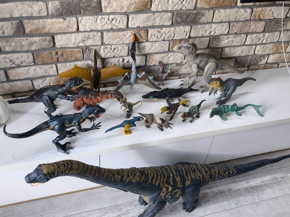 Sprzedam zestaw dinozaurów mattel